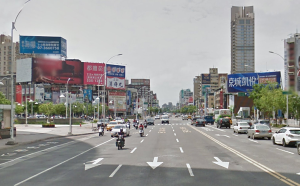 高雄房市情境照,三多商圈。(翻攝自Google Map)