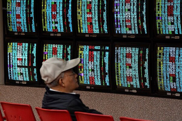 台股近日連番下跌,股票投資指數創近2年新低。(好房網News記者 陳韋帆/攝影)