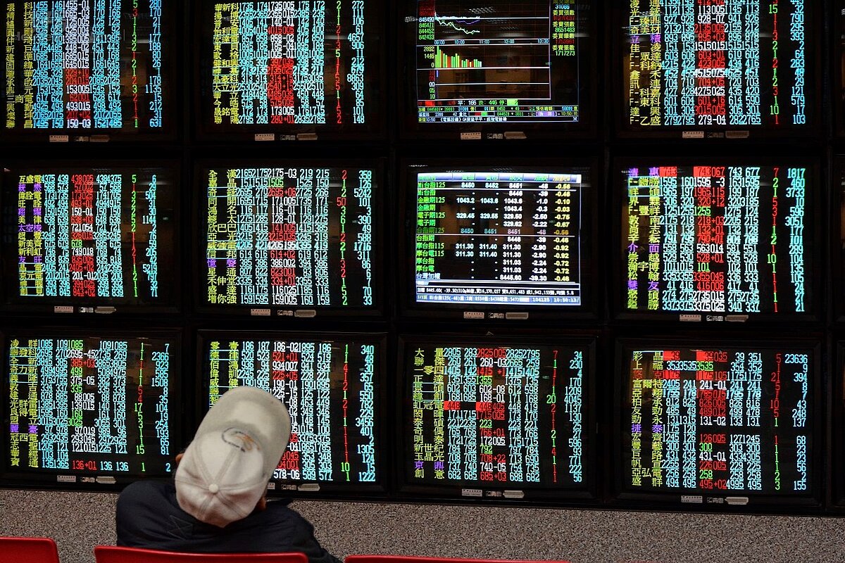 台股近日連番下跌,股票投資指數創近2年新低。(好房網News記者 陳韋帆/攝影)