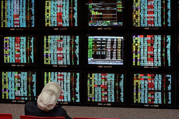 財政部提出股利所得稅改報告，包括營所稅率應適度調高1～2％。（好房網News記者 陳韋帆／攝影）