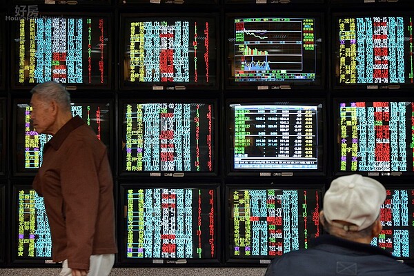 台股近日連番下跌,股票投資指數創近2年新低。(好房網News記者 陳韋帆/攝影)