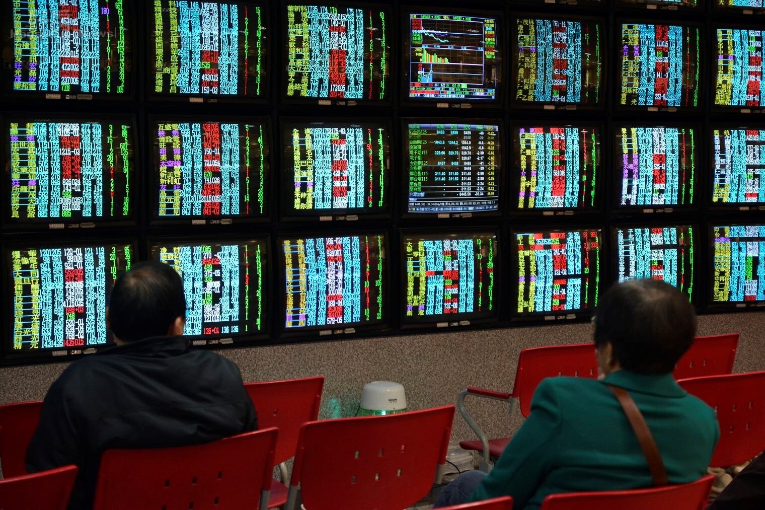 台股近日連番下跌,股票投資指數創近2年新低。(好房網News記者 陳韋帆/攝影)