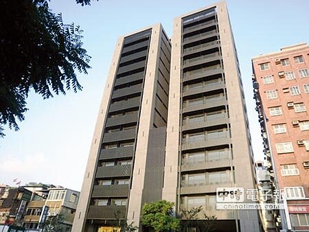 
「羅斯福」套房大樓指名度相當高，最高成交單價近70萬，單價不低但釋出量少。圖／方明
 