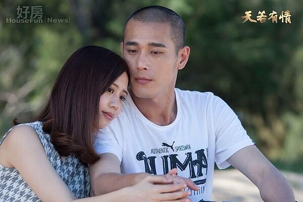 2.荳荳在台視《天若有情》劇中,與黃騰浩精彩的告白戲碼讓人印象深刻。