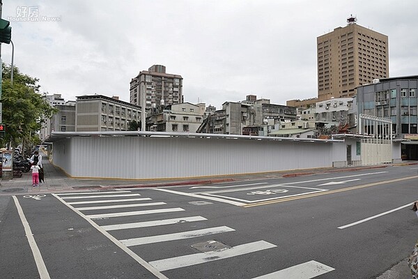 潤泰集團主動拆建海砂屋,更提出「1坪換1坪」、「補助拆遷及租金費用」等方案,被網友讚聲推爆。(好房網News記者陳韋帆/攝影)