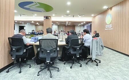 
環境部4日舉辦高鐵延伸屏東採高雄案第二階段環境影響評估範疇界定。（蔡佩珈攝）
