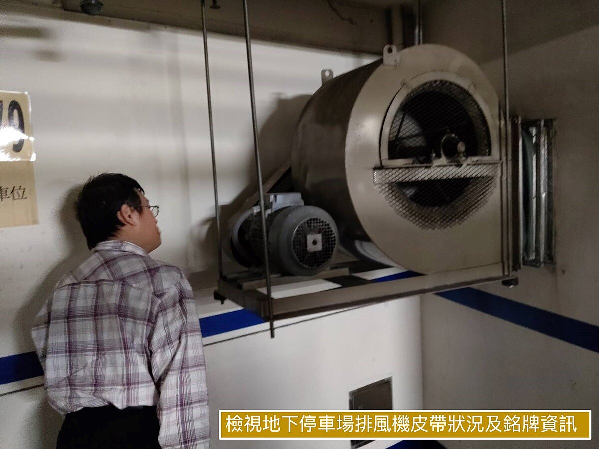 北市節能輔導團檢視地下停車場排風狀況。圖／北市環保局提供