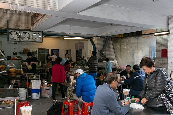 有民眾受不了早餐店從凌晨三點就開始製造噪音，讓他不堪其擾，決定提告。