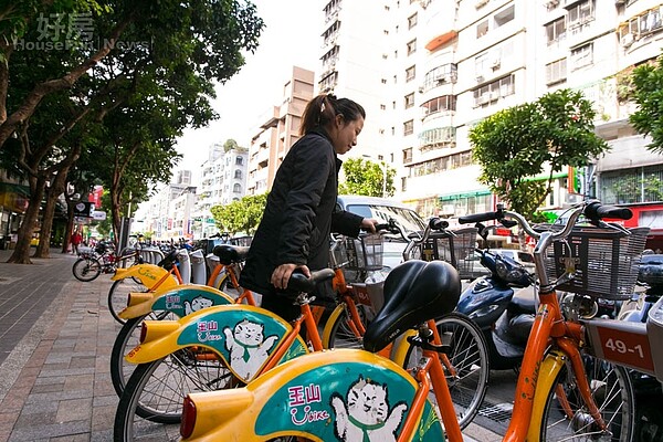 市府停蓋Youbike站,是因為當初跟業者簽約共蓋400站,現在已經全數建置完工,以後如果民眾需要,就得要「自己的Youbike自己蓋」。(好房網News記者張聖奕╱攝影)