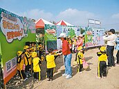 義竹玉米迷宮　200學童試走