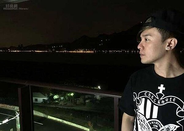 3.每當林大晉從工作室陽台眺望大海，就會感覺到內心慢慢沉澱，身體裡似乎有股能量被打開。
