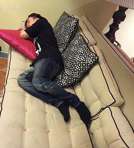 6.工作累了還有沙發床可以休息。
