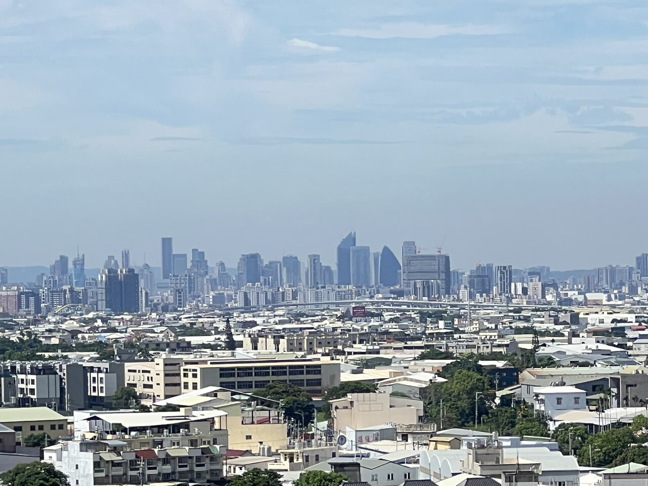 台中市申請租金補貼案近廿二萬件，全國最多，但有民眾抱怨申請三個月，還沒領到補貼，都發局將加派人力審查。記者陳秋雲／攝影 