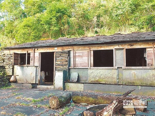 屏東魯凱族石板屋聚落被「世界建築文物保護基金會」列入「2016世界文物守護」名單,但面臨荒廢修繕的處境。(文化部文化資產局提供)