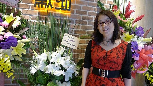 4.開幕當天,餐廳堆滿祝賀的花籃。