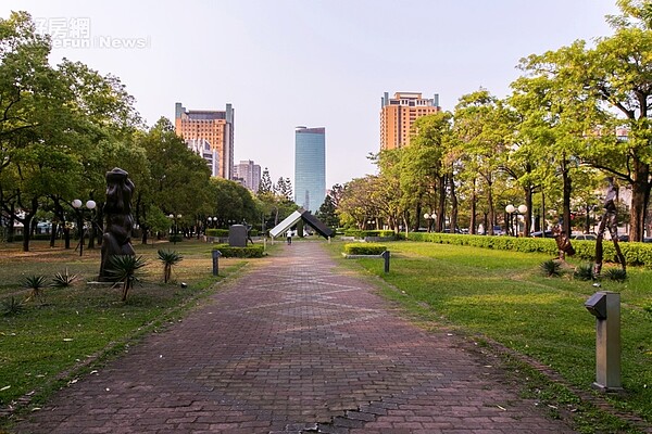 房市U型谷底悄悄形成,專家直指關鍵在商辦、海外置產。(好房網News記者張聖奕/攝影)
