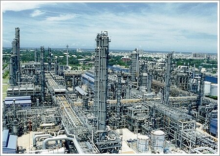 高雄石化廠。(取自台灣基礎建設網路博物館)