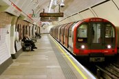 倫敦地鐵站　男子持刀狂砍 2傷