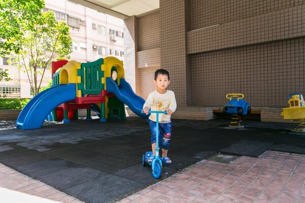 台灣高房價讓民眾養不起家，而近年社會案件許多都和兒童有關，有4成左右的民眾表示未來不願生小孩。（好房網News記者張聖奕／攝影）
