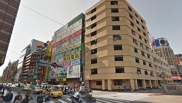 NOVA商場承受不住高租金,目前已由H&M接手。(翻攝自google map)