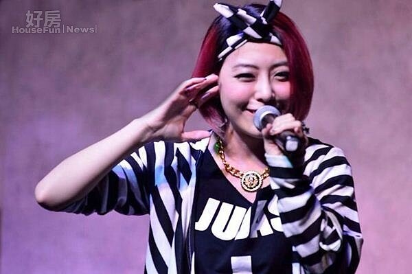 1.NANA在第2屆《超偶》中獲得第九名,目前固定在EZ Corner駐唱。