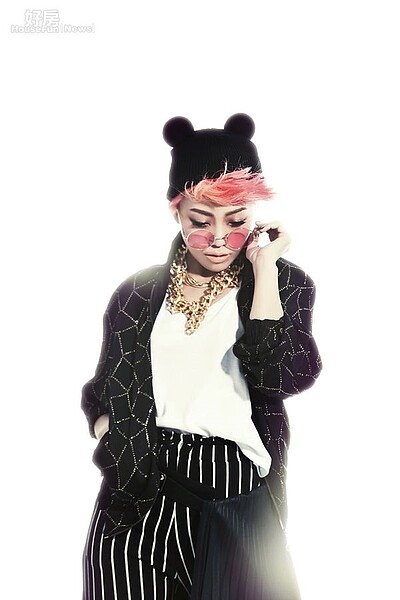 8.NANA有著對音樂的執著,從高雄北上打拼的她希望有一天在家鄉買房。