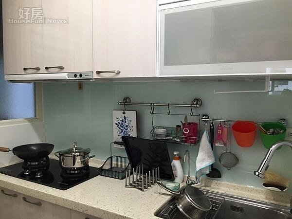 6.廚房採白色系,整潔明亮。