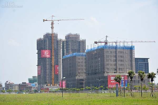 高鐵桃園站周遭的房市情景。(好房網News記者 陳韋帆/攝影)