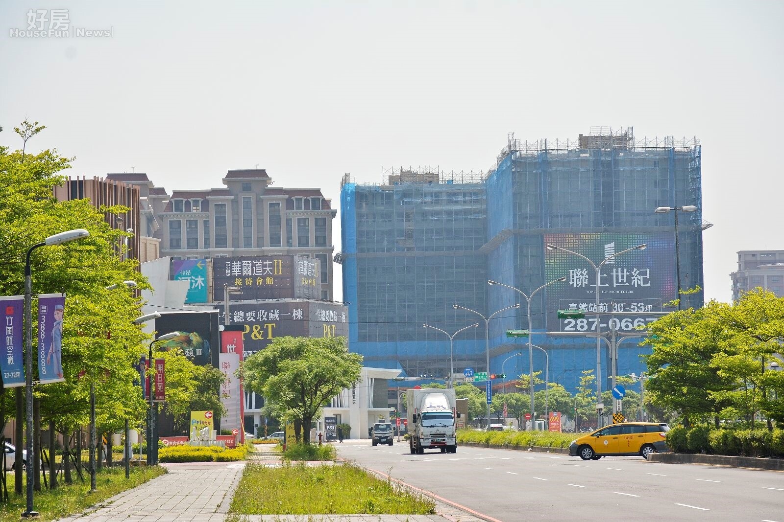 高鐵桃園站周遭的房市情景。（好房網News記者 陳韋帆／攝影）