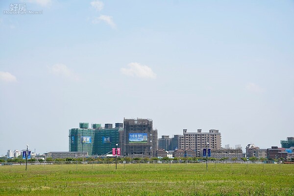 高鐵桃園站周遭的房市情景。（好房網News記者 陳韋帆／攝影）