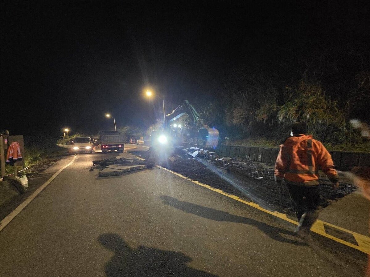 台2線自來水管昨（17日）爆管，基隆、瑞芳1.2萬戶停水今天（18日）下午4時復水。記者游明煌／翻攝