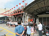 管樂快閃演出　通霄街頭活起來