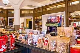 一樓伴手禮區。