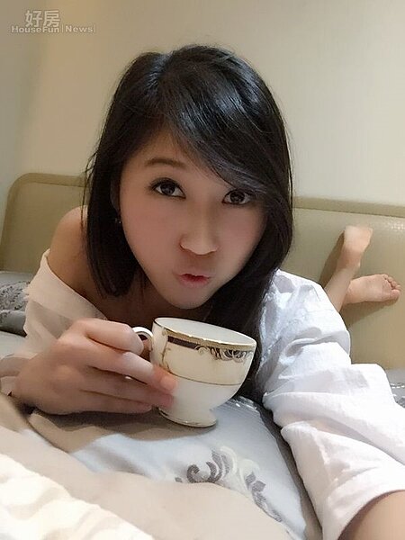 2.因為有過不愉快的租屋經驗,讓Laraine更珍惜與家人同住的時光,目前住在中正紀念堂附近30坪的舊公寓。