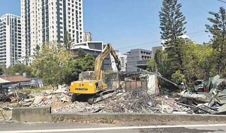 
高雄市澄清巷一處老聚落因違占公有地遭強制拆除，工務局已於本周展開作業，部分建物已開始拆除。（林雅惠攝）
