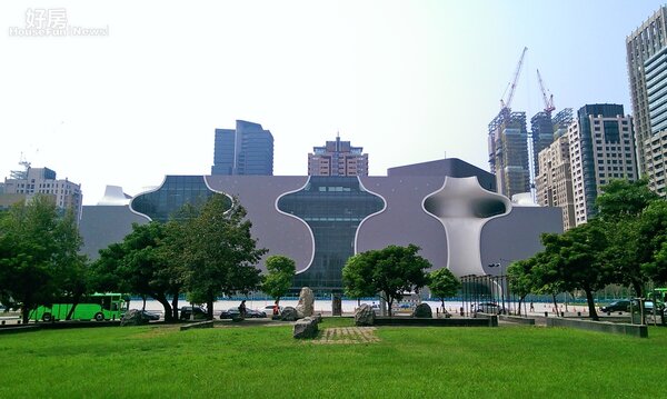 地標建築大台中歌劇院的幕後推手就是麗明營造董事長吳春山。（截取自維基百科）