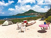 墾丁海灘設帳棚　民眾：誇張