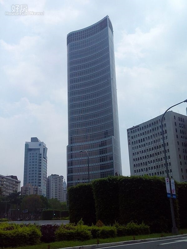 4台新金控總部大樓設計深具時代潮流。