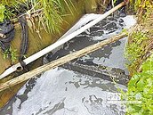 寶山水溝驚現灰褐水　環局稽查
