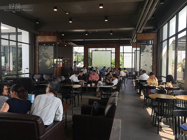 中清路星巴克。(好房網News記者蔡佩蓉攝影)