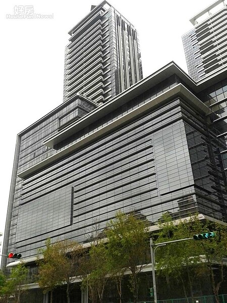 
5剛落成的「大直時代廣場」步行到「國美大真」只要10分鐘。