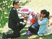 國軍助陣獻花求婚　台東龍舟賽添喜