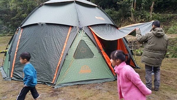 全台露營人口高達200萬，小S也參一腳。（截取自小S 徐熙娣Facebook粉絲頁）