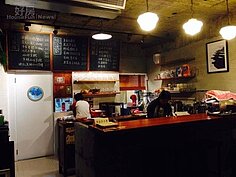 店內點餐區，所有食物飲品全程自製，食材儘量選用台灣在地小農。