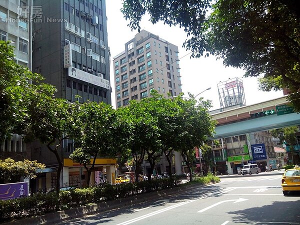 房價鬆動,蛋黃區最明顯?地政局資料也顯示,傳統蛋黃區住宅指數已連續6個月下跌,房價更是回到三年前水準。(好房網資料照片)