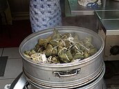 關懷弱勢　芎林鄉公所送粽子