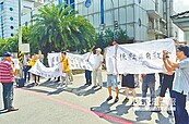 疑飄廢氣　居民怒闖龍科園區