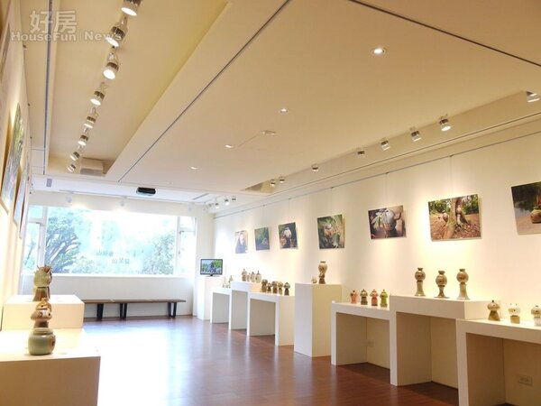 
5.靠邊走藝廊的2樓常常跟藝術家合作，定期開放展覽，提供台灣年輕藝術家展出空間。