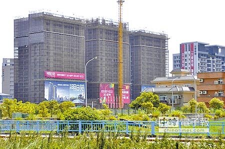 房地合一稅日前在立院三讀通過,房市逐漸轉向自住客市場。(楊明峰攝)