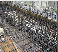 梁屬建築主結構，在結構韌性設計中，梁筋與混凝土的充分握裏非常重要。本案梁主筋是以品質精密的續接器連續施工，替代傳統梁筋搭接施工，讓每一台梁筋都能與混凝土充分握裏，發揮梁筋應有的延展性與有抗拉能力，使房屋結構更安全穩固。